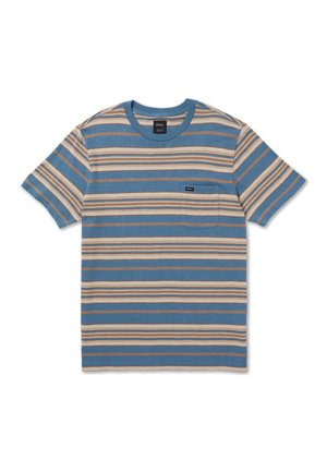 Kurzärmeliges T-Shirt mit blauen, beigen und braunen horizontalen Streifen, versehen mit einer Brusttasche und einem kleinen schwarzen Markenetikett.