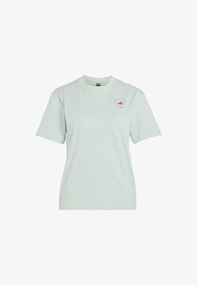 Hellblaues T-Shirt mit kurzen Ärmeln, Rundhalsausschnitt und kleinem roten runden Logo auf der oberen linken Brust.