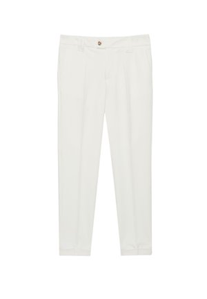 Białe spodni z przylegającym krojem, z pętelkami na pasek, z przodu zapinane na guzik i z kieszeniami bocznymi, wyeksponowane płasko na białym tle.