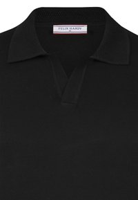 Must musta särk tekstuursete kraega, osalise nupuvajutusega. Sildil on kiri "FELIX HARDY" koos värvikate aktsentidega.