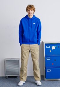 Nike Sportswear SPORTSWEAR CLUB FLEECE - Ikdienas džemperis - game royal