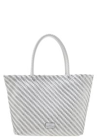 Sac à main tissé en tons blanc et gris, doté d'une large ouverture en haut, de deux poignées solides et d'une petite plaque logo à la base.