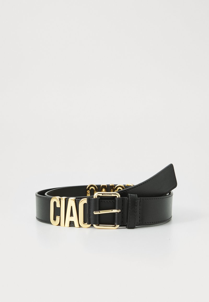 Juodas odinis diržas su auksiniu sagtimi, ant kurios užrašyta "CIAO". Sklandžiai tekstūruotas, reguliuojamas klasikiniu sagties mechanizmu.