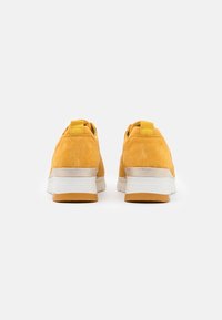 Tamaris Baskets basses - yellow