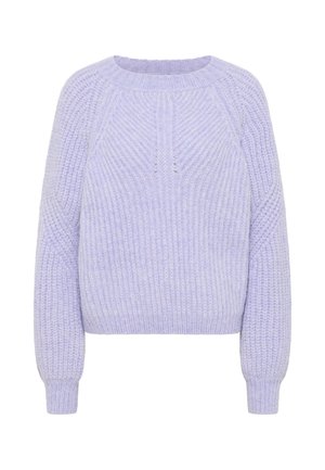 Levandų spalvos megztinis su ilgomis rankovėmis, apvaliu kaklu, tekstūruotomis briaunomis ir subtiliais vertikaliais raštais. Švelnus, šiek tiek per didelis dizainas.