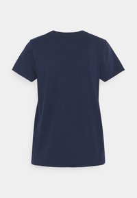 Effen donkerblauw T-shirt met korte mouwen, ronde hals, van achteren getoond tegen een witte achtergrond.