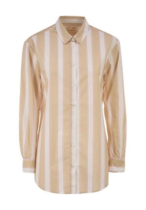 Camicia beige a manica lunga con bottoni, righe verticali bianche e sottili rosse, colletto classico e polsini abbottonati.
