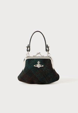 Geantă dintr-un amestec de lână cu accesorii argintii, un cadru structurat și o bază rotunjită. Prezintă un model texturat în nuanțe de verde închis și maro.