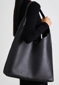 Unselected, black