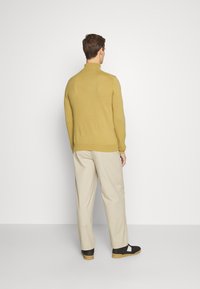 pure cashmere MEN TURTLE NECK SWEATER - Camisola - golden leaf