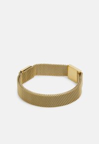 Pulseira em malha dourada com um design flexível, apresentando um fecho retangular liso. Superfície texturizada com um brilho subtil.