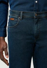 Wrangler TEXAS - Vaqueros rectos - blue oxide