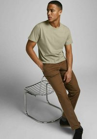 Jack & Jones JJENOA TEE CREW NECK - T-shirts basic - crockery