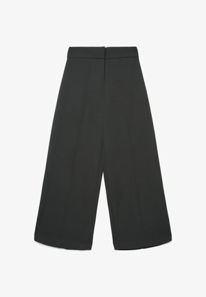 Pantaloni ampi color grigio scuro con una texture liscia, caratterizzati da una cintura piatta e senza tasche o decorazioni visibili.