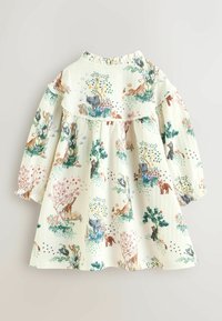 Langärmliges Kleid aus cremefarbenem Stoff mit einem Naturdruck, der Tiere, Blumen und Bäume zeigt. Rüschen-Ausschnitt und gemusterte Textur.