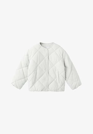 Jasnoszara pikowana kurtka z wzorem w romby, okrągłym dekoltem i zapięciem na zatrzaski. Posiada dwie boczne kieszenie. Miękka, pikowana tekstura.