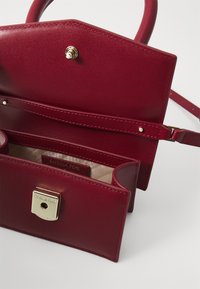 Patrizia Pepe Ručna torba - clash red