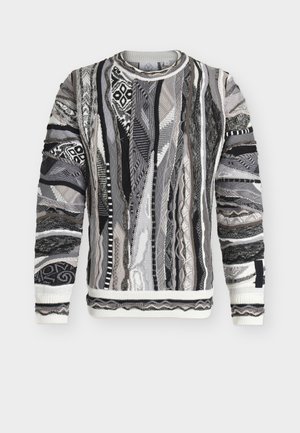 Langärmeliger Strickpullover mit vertikalen mehrfarbigen strukturierten Streifen in Schwarz-, Grau- und Weißtönen, mit rundem Halsausschnitt und gerippten Bündchen.