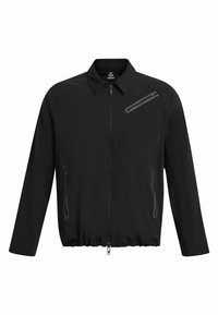 Chaqueta negra con cuello, cierre frontal y dos bolsillos laterales. Presenta un bolsillo horizontal con cremallera en el pecho. Textura suave.
