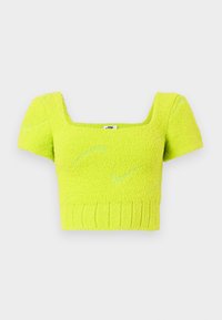 Krátky rukáv cropped top z nadýchaného neónovožltého materiálu s štvorcovým výstrihom, ribbovaným lemom a jemnými vzorovými akcentmi.