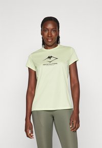 ASICS FUJITRAIL LOGO TOP - Tričko s potlačou - cool matcha