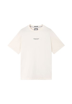 Weißes Kurzarm-T-Shirt mit kleinem schwarzem Text "WEEKEND OFFENDER ADMIT NOTHING" auf der Brust, Rundhalsausschnitt.