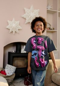 Next DISNEY STITCH LICENSE  - Trükipildiga T-särk - charcoal grey