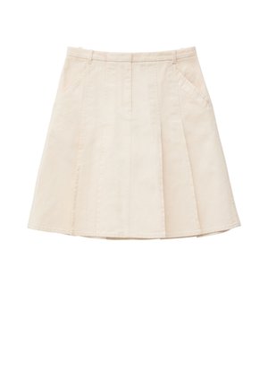 Cremefarbener A-Linien-Rock mit vorderen Falten, Seitentaschen und Gürtelschlaufen, dargestellt auf weißem Hintergrund.