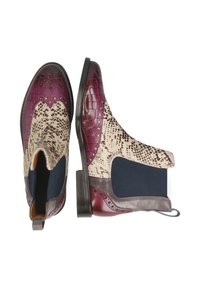 Bottes Chelsea bourgogne et marron avec des motifs texturés de crocodile et de serpent, des panneaux élastiques sur les côtés et des semelles plates en caoutchouc pour une meilleure adhérence.