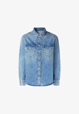 Camicia in denim blu chiaro, stile button-down, maniche lunghe, due tasche sul petto con patta e dettagli di cucitura in contrasto.