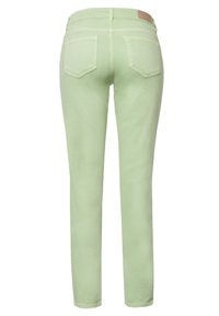 Jeans verde claro con ajuste slim, diseño de cinco bolsillos y una textura suave. Presentan una pretina trasera y detalles cosidos en los bolsillos.