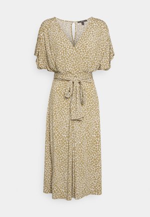 Beżowo-biała sukienka midi w wzory, z krótkimi rękawami, dekoltem w serek, wycięciem na plecach i paskiem do wiązania w talii.