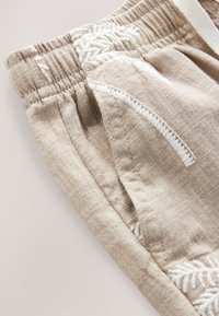 Non selezionato, neutral palm trees