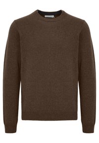 Pull marron à manches longues, en maille, col ras du cou, avec poignets et ourlet côtelés, présenté sur un fond blanc.