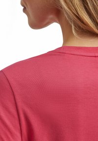 FALKE Basic Round Neck - T-Shirt basic - fuchsia