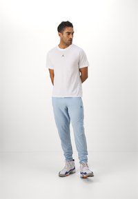 Jordan JORDAN SPORT - Treniņtērpa apakšdaļas - blue grey/black