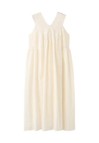 Vestido sin mangas de crema claro con escote en V, cintura fruncida y forma de A fluida. La tela texturizada presenta sutiles pliegues y detalles de costura.