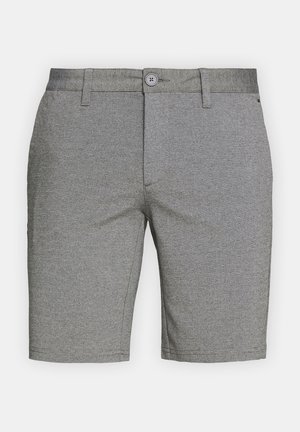 Calções cinzentos feitos de um tecido texturizado apresentam um corte reto, fecho de botão e passantes para cinto. Sem padrões ou detalhes visíveis.