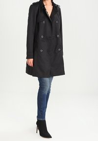 VILA Trenčkot - black