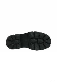 Suola in gomma nera con profondi battistrada, progettata per garantire trazione. Il disegno del battistrada include molteplici scanalature angolate e forme triangolari.