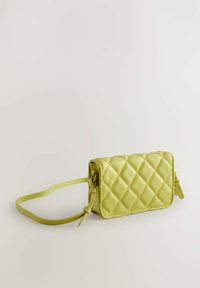 Next QUILTED - Axelremsväska - lime green