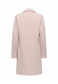 Svetlo roza dolga plašč iz volnene mešanice s pravim krojem, dolgimi rokavi in ovratnikom, prikazano s hrbtne strani na beli podlagi.