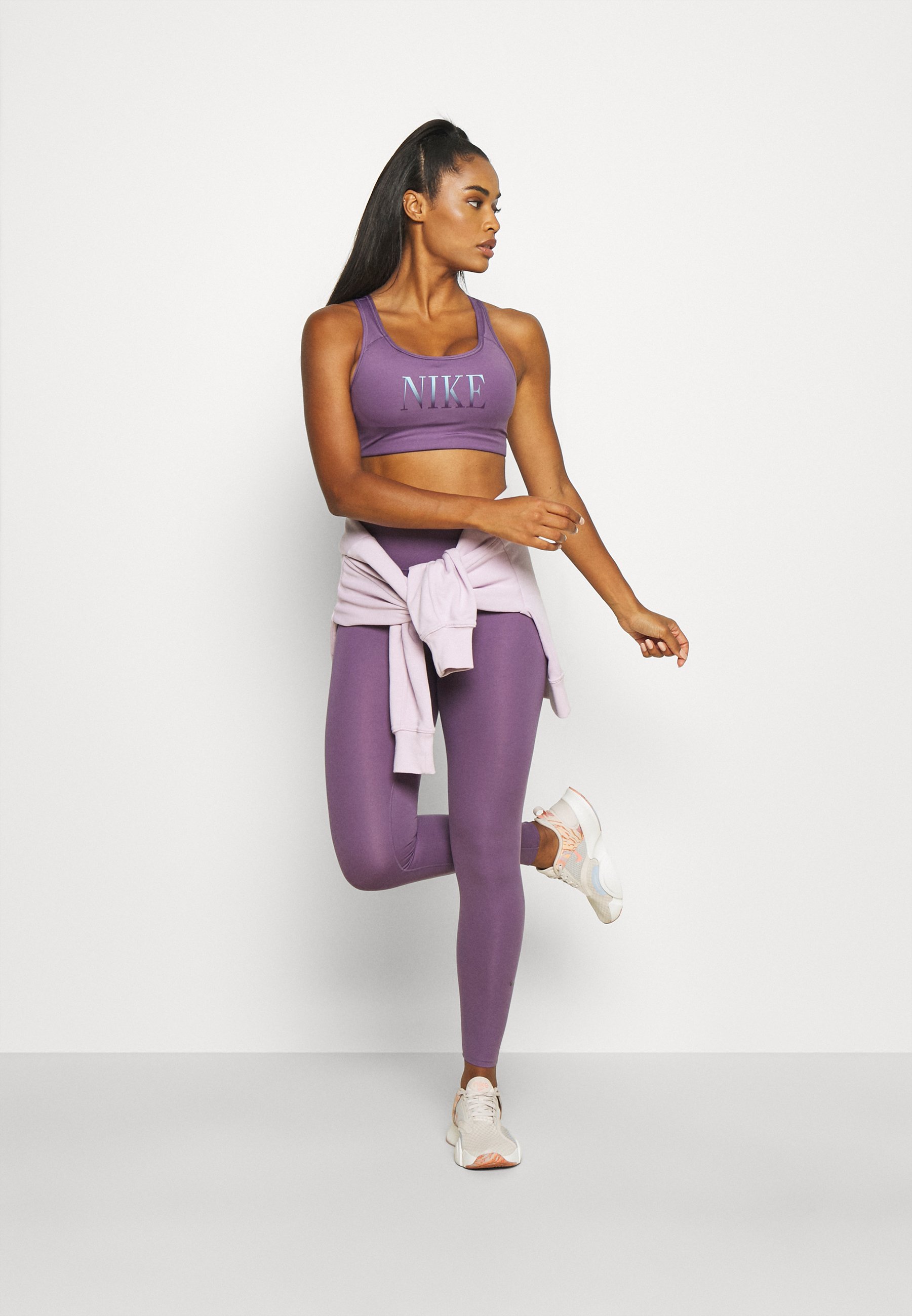 Nike Performance Sport-bh met medium support - amethyst smoke/copa/paars -  Zalando.nl