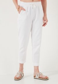 Unselected, white