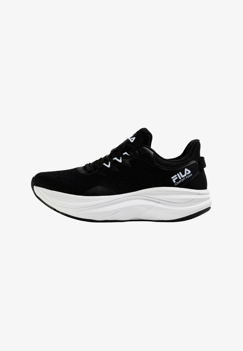 Chaussure de course FILA noire avec semelle blanche épaisse, tige en mesh et étiquette "Comfort Foam" sur le côté du talon.