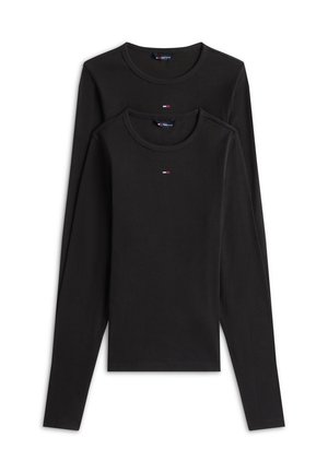 Zwei schwarze, langärmelige, gerippte Rundhalsausschnitte flach liegend, jeweils mit einem kleinen rot-weiß-blauen Logo mittig auf der Brust.