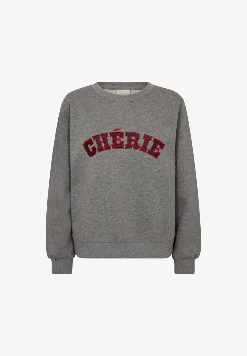 Grijze sweatshirt met een ronde hals, geribbelde mouwen en een borduurwerk in maronnekleur met "CHÉRIE" over de voorkant in een gebogen ontwerp.