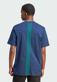 adidas Originals HACK - Print T-shirt - night indigo/blue - Zalando.co.uk