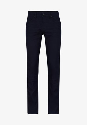 Sötétkék farmernadrág, pamut keverék anyagból, slim fit fazonban, öt zsebbel és gombos derékkal. Simább szerkezet, minimális dizájn.