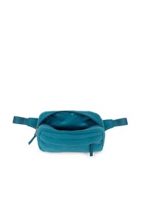 Turquoise fleece schoudertas met een ritssluiting, verstelbare bandjes en een gladde binnenvoering. Zachte textuur met gewatteerde afmetingen.